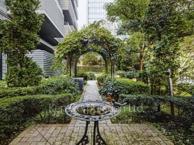  Courtyard/Greenery