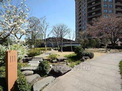  Courtyard/Greenery