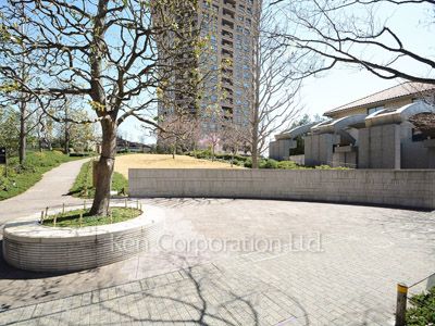  Courtyard/Greenery