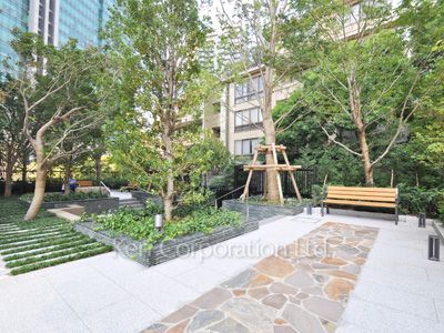 Courtyard/Greenery