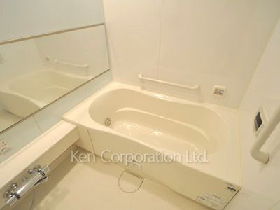 Bath ※Photo of the same layout on 6 floor. Decoration and fixture may differ.