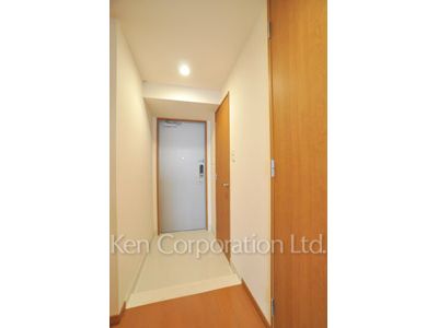 Entrance ※Photo of the same layout on 13 floor. Decoration and fixture may differ.