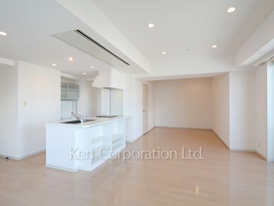 Living-Dining ※Photo of the same layout on 19 floor. Decoration and fixture may differ.