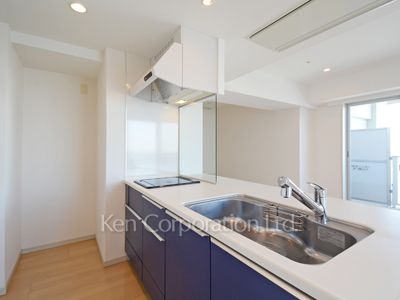Kitchen ※Photo of the same layout on 19 floor. Decoration and fixture may differ.