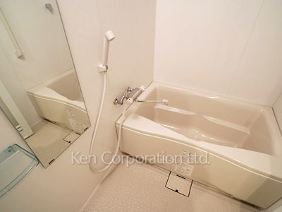 Bath ※Photo of the same layout on 19 floor. Decoration and fixture may differ.