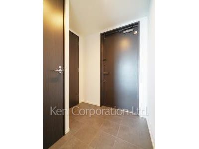 Entrance ※Photo of the same layout on 18 floor. Decoration and fixture may differ.