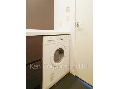 Washer-Dryer ※Photo of the same layout on 18 floor. Decoration and fixture may differ.