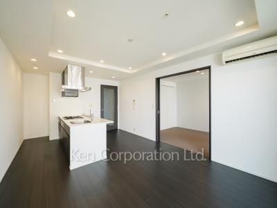 Living-Dining ※Photo of the same layout on 18 floor. Decoration and fixture may differ.