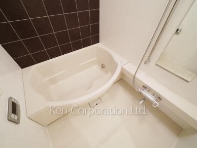 Bath ※Photo of the same layout on 18 floor. Decoration and fixture may differ.