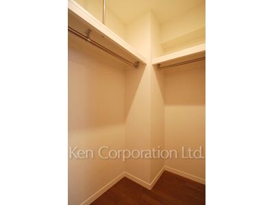 Walk-In Closet ※Photo of the same layout on 12 floor. Decoration and fixture may differ.