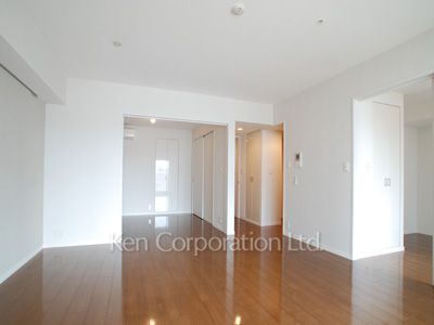 Living-Dining ※Photo of the same layout on 12 floor. Decoration and fixture may differ.