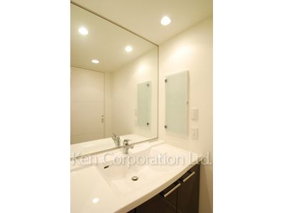 Powder Room ※Photo of the same layout on 4 floor. Decoration and fixture may differ.