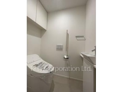 Lavatory ※Photo of the same layout on 13 floor. Decoration and fixture may differ.