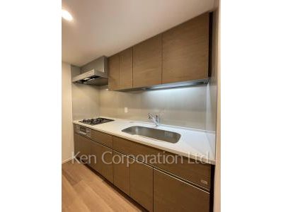 Kitchen ※Photo of the same layout on 13 floor. Decoration and fixture may differ.