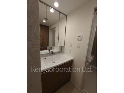 Powder Room ※Photo of the same layout on 3 floor. Decoration and fixture may differ.