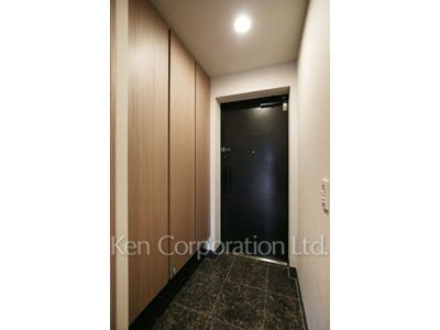 Entrance ※Photo of the same layout on 5 floor. Decoration and fixture may differ.