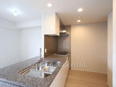 Kitchen ※Photo of the same layout on 5 floor. Decoration and fixture may differ.