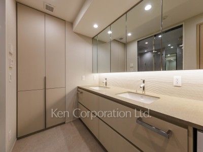 Powder Room ※Photo of the same layout on 35 floor. Decoration and fixture may differ.