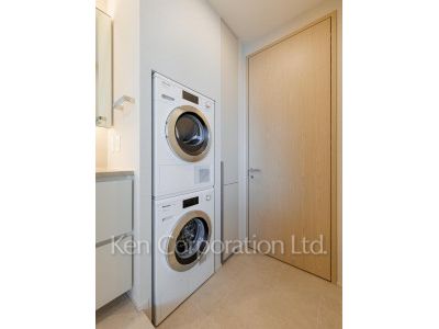 Washer-Dryer ※Photo of the same layout on 35 floor. Decoration and fixture may differ.