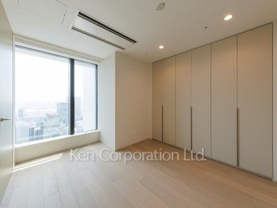 Bedroom ※Photo of the same layout on 35 floor. Decoration and fixture may differ.