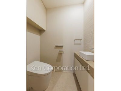 Lavatory ※Photo of the same layout on 35 floor. Decoration and fixture may differ.