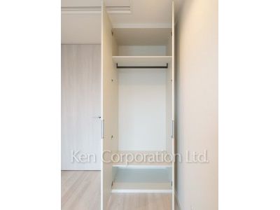 Closet ※Photo of the same layout on 10 floor. Decoration and fixture may differ.