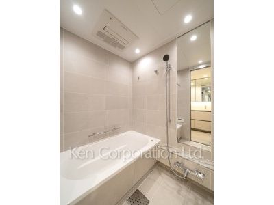 Bath ※Photo of the same layout on 10 floor. Decoration and fixture may differ.