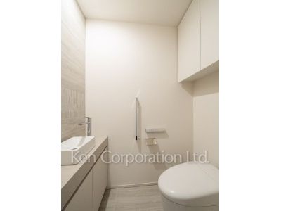 Lavatory ※Photo of the same layout on 10 floor. Decoration and fixture may differ.
