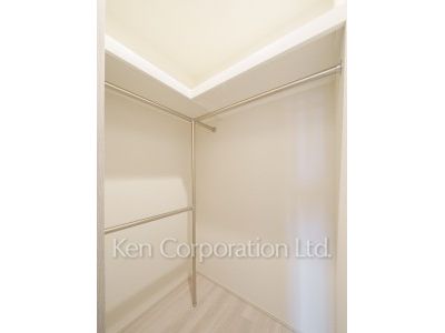 Closet ※Photo of the same layout on 10 floor. Decoration and fixture may differ.