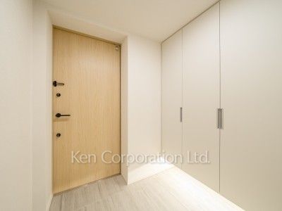 Entrance ※Photo of the same layout on 10 floor. Decoration and fixture may differ.