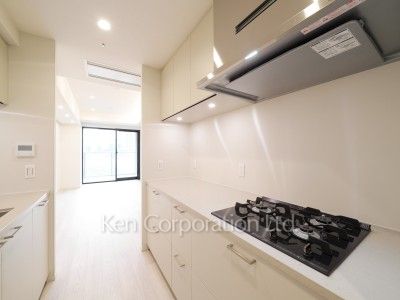 Kitchen ※Photo of the same layout on 10 floor. Decoration and fixture may differ.
