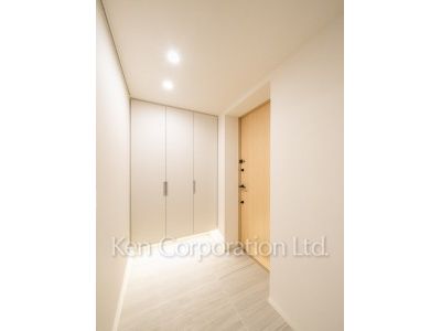 Entrance ※Photo of the same layout on 10 floor. Decoration and fixture may differ.