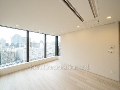 Bedroom ※Photo of the same layout on 10 floor. Decoration and fixture may differ.