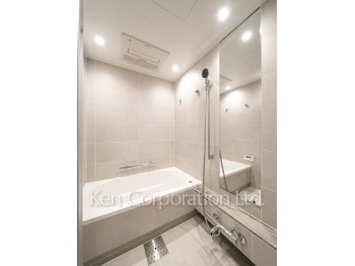 Bath ※Photo of the same layout on 10 floor. Decoration and fixture may differ.