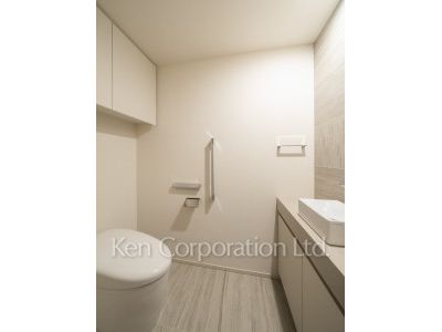 Lavatory ※Photo of the same layout on 10 floor. Decoration and fixture may differ.