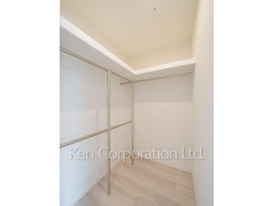 Closet ※Photo of the same layout on 10 floor. Decoration and fixture may differ.