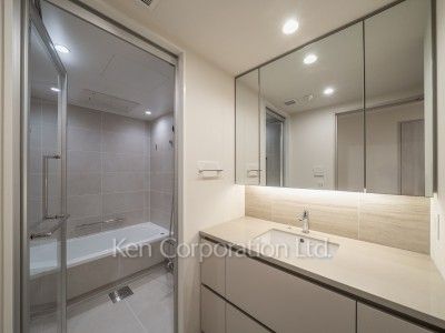 Powder Room ※Photo of the same layout on 10 floor. Decoration and fixture may differ.