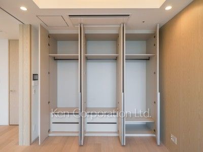 Closet ※Photo of the same layout on 36 floor. Decoration and fixture may differ.