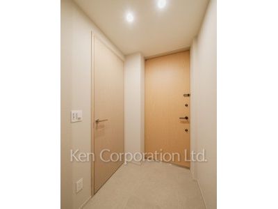 Entrance ※Photo of the same layout on 36 floor. Decoration and fixture may differ.