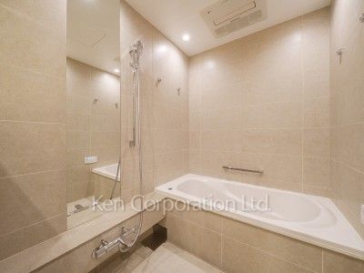 Bath ※Photo of the same layout on 36 floor. Decoration and fixture may differ.