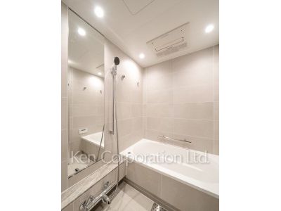 Bath ※Photo of the same layout on 10 floor. Decoration and fixture may differ.