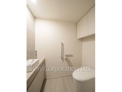 Lavatory ※Photo of the same layout on 10 floor. Decoration and fixture may differ.