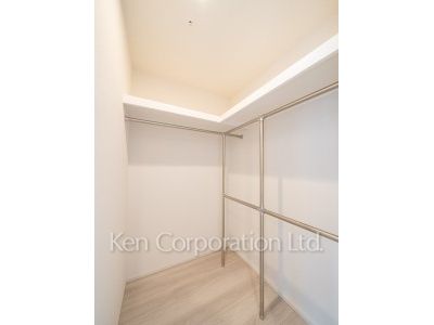 Closet ※Photo of the same layout on 10 floor. Decoration and fixture may differ.