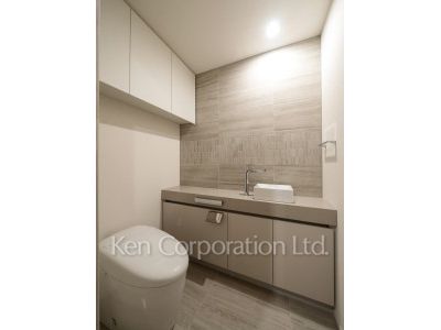 Lavatory ※Photo of the same layout on 10 floor. Decoration and fixture may differ.