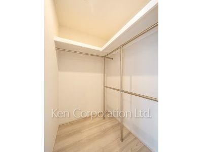 Closet ※Photo of the same layout on 10 floor. Decoration and fixture may differ.