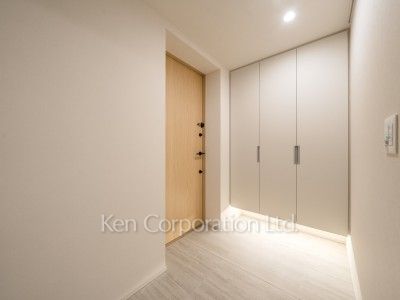 Entrance ※Photo of the same layout on 10 floor. Decoration and fixture may differ.