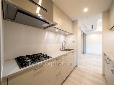 Kitchen ※Photo of the same layout on 10 floor. Decoration and fixture may differ.