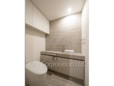Lavatory ※Photo of the same layout on 10 floor. Decoration and fixture may differ.