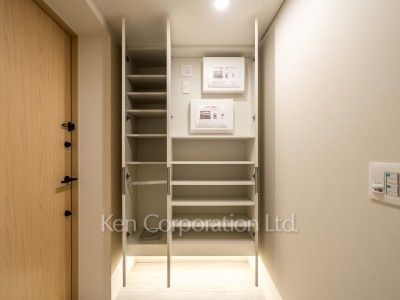 Closet ※Photo of the same layout on 10 floor. Decoration and fixture may differ.