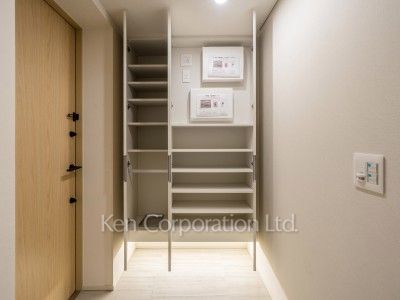Closet ※Photo of the same layout on 10 floor. Decoration and fixture may differ.